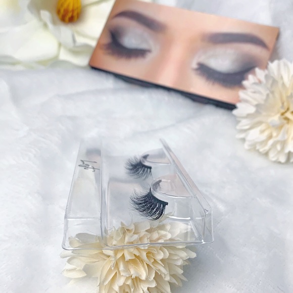 Lust lashes - Picture 2 of 2